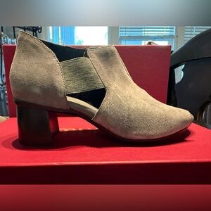 Stylish Women's Grey Ankle Boots